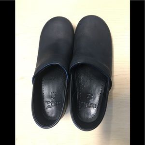 Dansko size 40 9.5-10